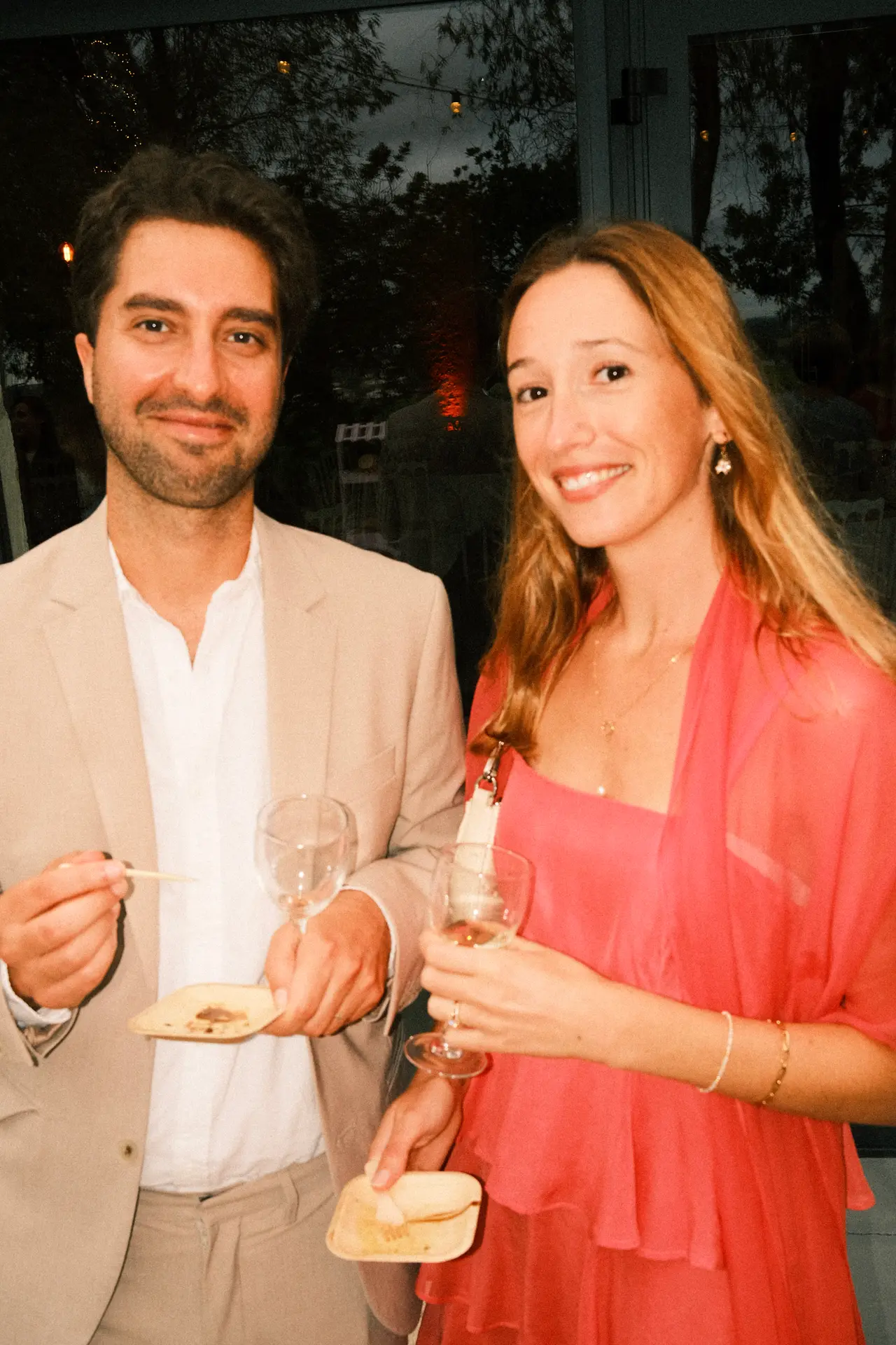 Le vin d'honneur, 19 h 25